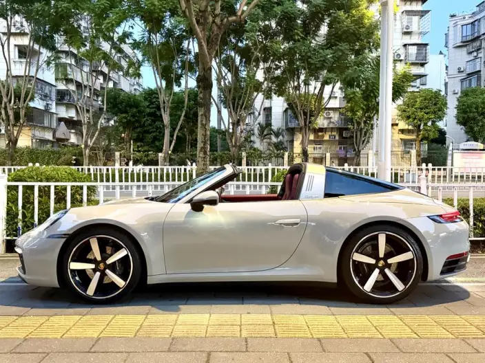 PORSCHE 911 2023 Model Targa 4 3.0T – фото 3
