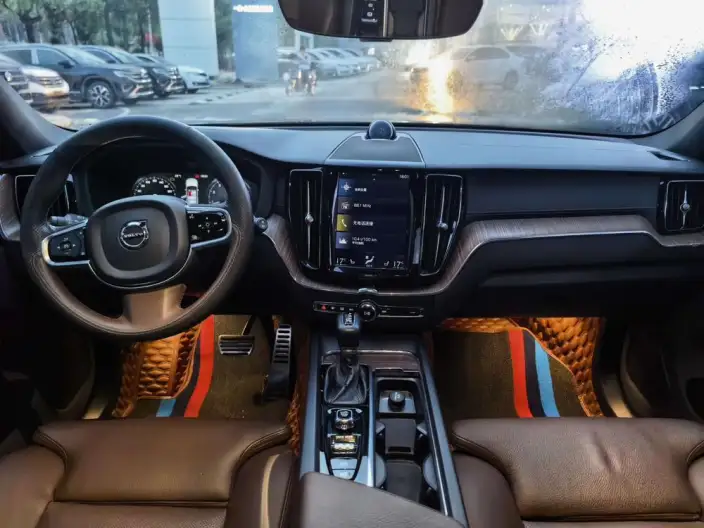 Volvo XC60 2021 Model T5 4WD Smart Range Deluxe Edition – фото 9