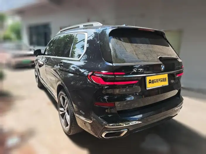 BMW X7 2023 Model xDrive40i Exclusive Model M Sports Set – фото 4