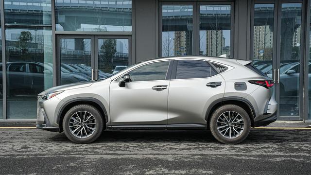 Lexus NX 2022 260 Front-Drive Genesis Edition – фото 7