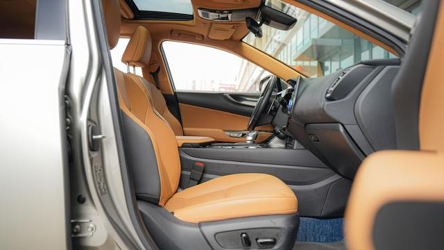 Lexus NX 2022 260 Front-Drive Genesis Edition – фото 11