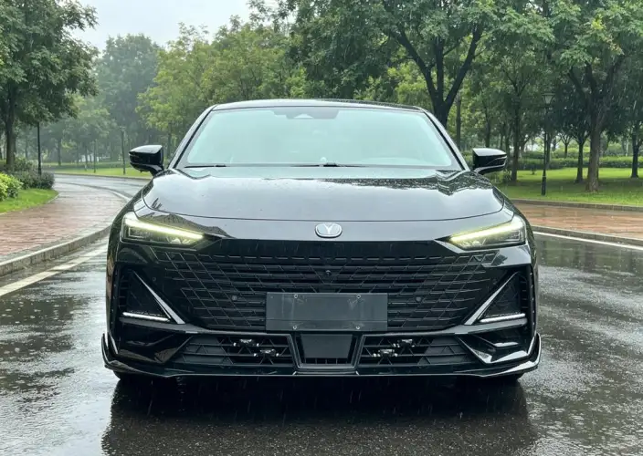 Changan UNI-V 2023 Model 1.5T Sports Edition – фото 2