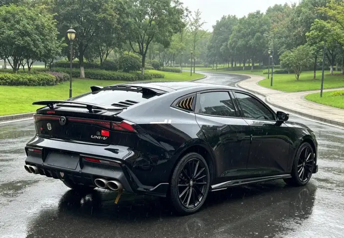 Changan UNI-V 2023 Model 1.5T Sports Edition – фото 6