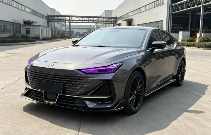 Changan UNI-V 2022 Model 1.5T Sports Edition – фото 1
