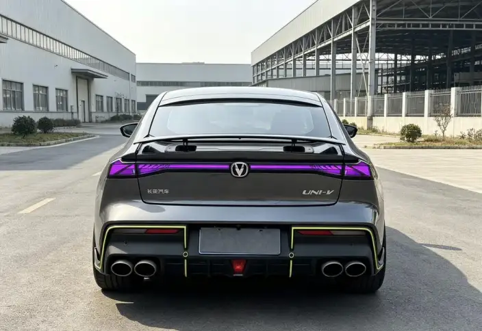 Changan UNI-V 2022 Model 1.5T Sports Edition – фото 4