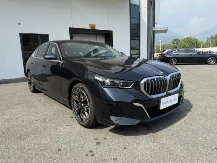 BMW 5 Series 2025 Model Facelift 530Li Exclusive Model M Sports Set – фото 3