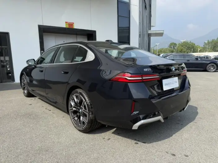 BMW 5 Series 2025 Model Facelift 530Li Exclusive Model M Sports Set – фото 5