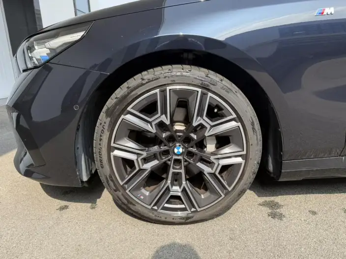 BMW 5 Series 2025 Model Facelift 530Li Exclusive Model M Sports Set – фото 8