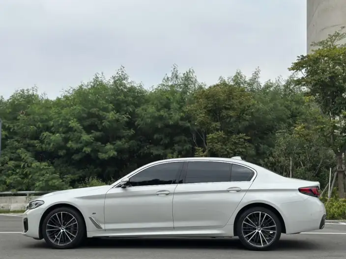 BMW 5 Series 2023 Model 530Li Leading Model M Sports Set – фото 4