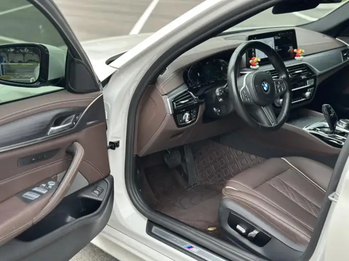 BMW 5 Series 2023 Model 530Li Leading Model M Sports Set – фото 9
