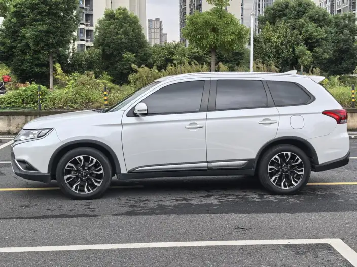 Mitsubishi Outlander 2021 Model 2.0L 2WD Changxiang Edition 7 seat