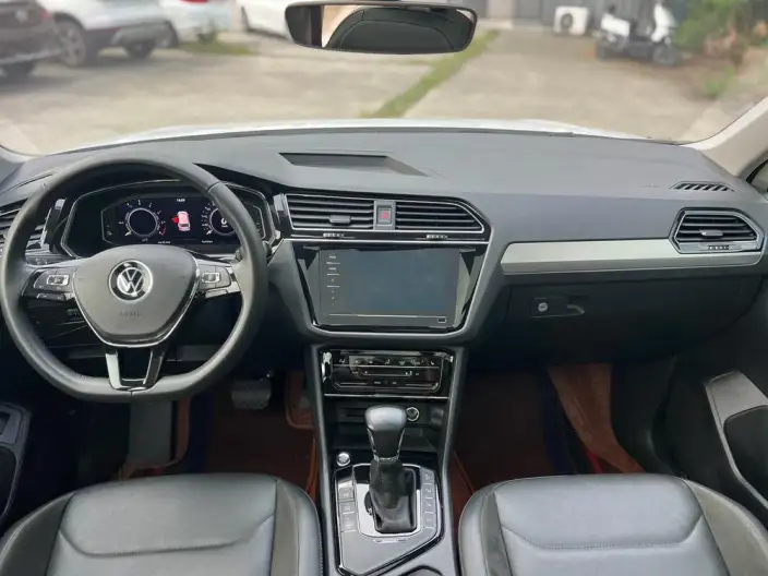 Volkswagen Tiguan L PHEV 2021 Model 1.4T Plug-in hybrid Premium Edition – фото 6