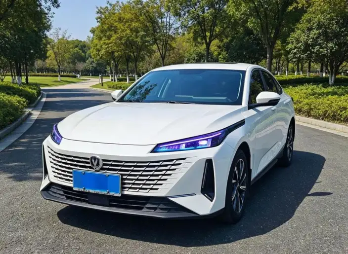 Changan Yida 2023 Model 1.5T GDI Automatic Noble Model – фото 1