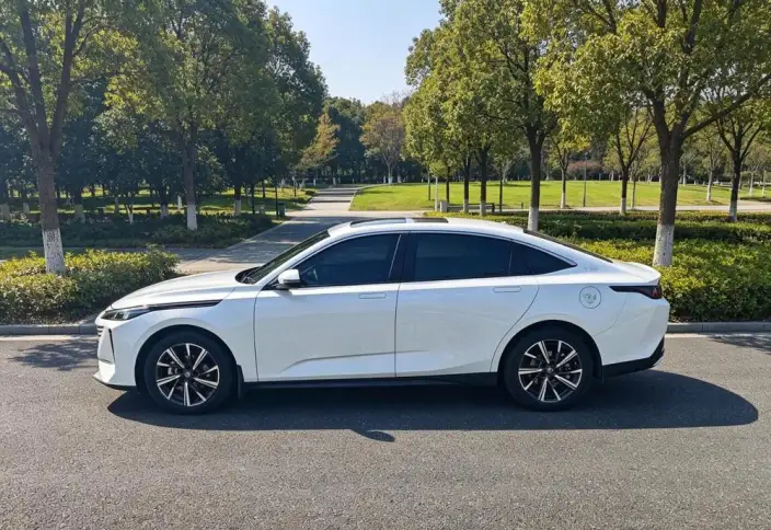 Changan Yida 2023 Model 1.5T GDI Automatic Noble Model – фото 3