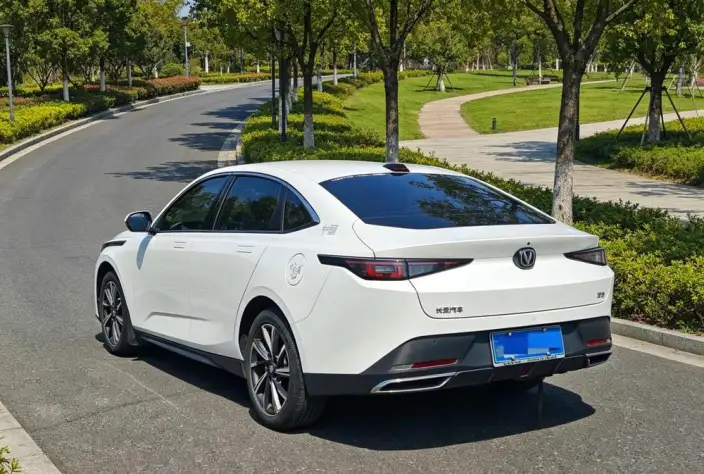 Changan Yida 2023 Model 1.5T GDI Automatic Noble Model – фото 7