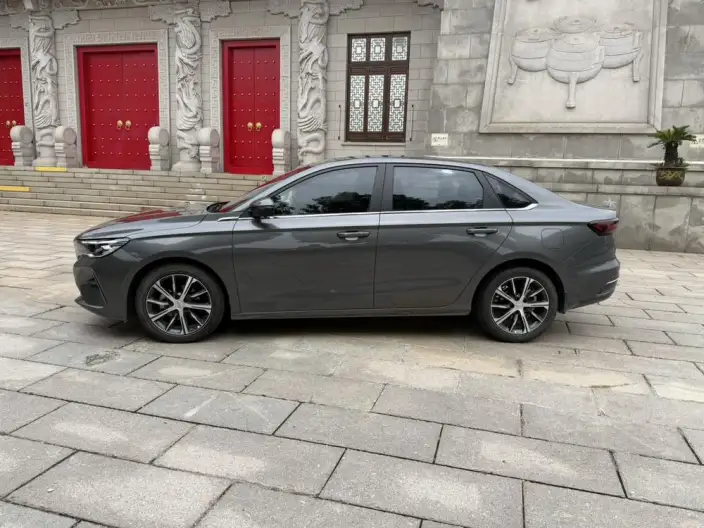 Geely Emgrand 2022 Model No. 4 Gen 1.5L CVT Luxury Model – фото 4