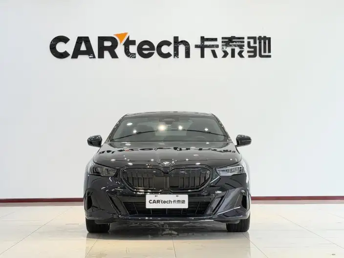 BMW 5 Series 2025 Model 530Li Leading Model M Sports Set – фото 2