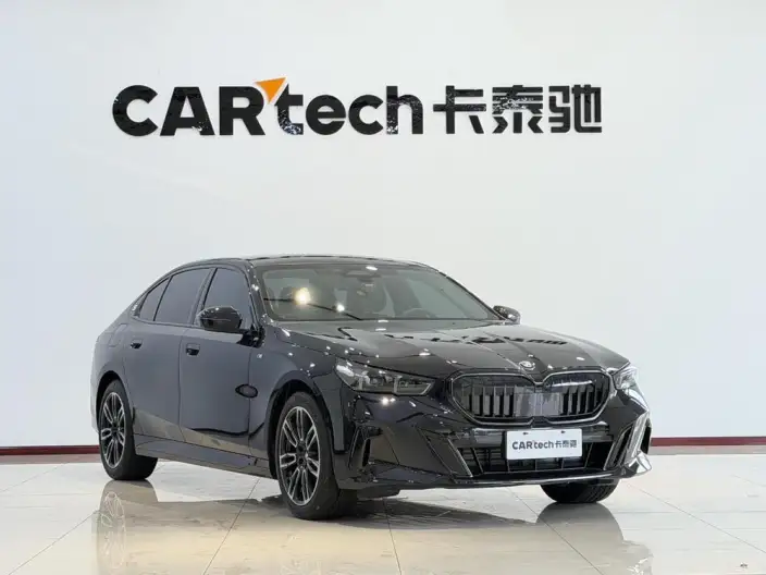 BMW 5 Series 2025 Model 530Li Leading Model M Sports Set – фото 3