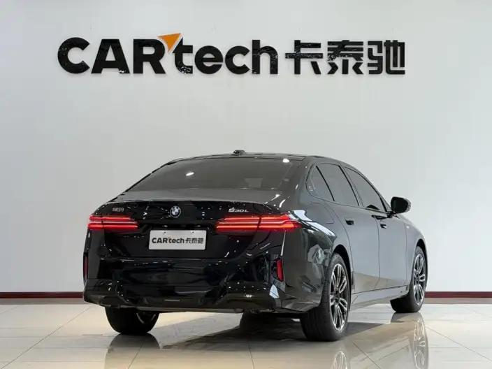 BMW 5 Series 2025 Model 530Li Leading Model M Sports Set – фото 7