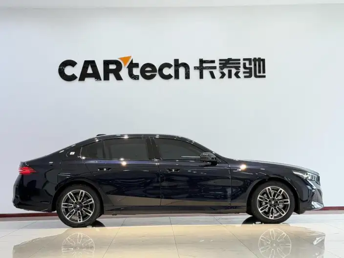 BMW 5 Series 2025 Model 530Li Leading Model M Sports Set – фото 8