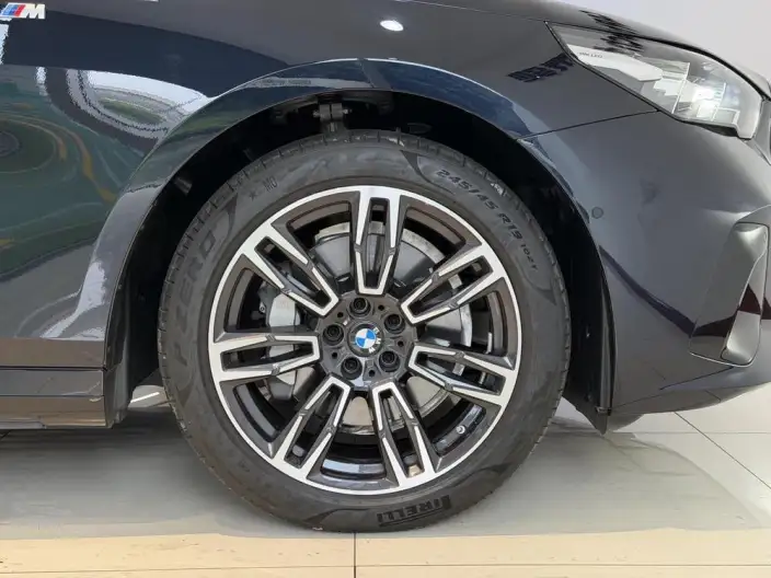 BMW 5 Series 2025 Model 530Li Leading Model M Sports Set – фото 9