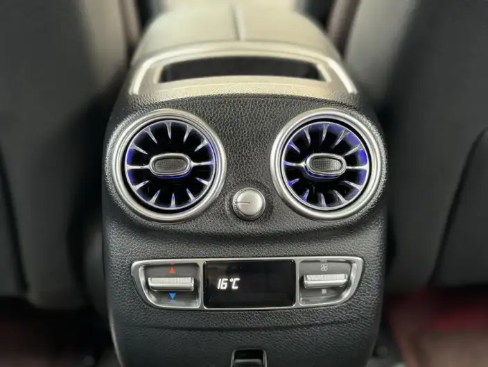Mercedes-Benz GLC 2022 Model Facelift GLC 260 L 4MATIC Luxury Model – фото 8
