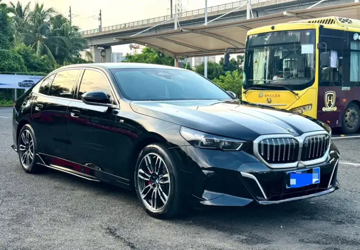 BMW 5 Series 2024 Model 530Li Leading Model M Sports Set – фото 3