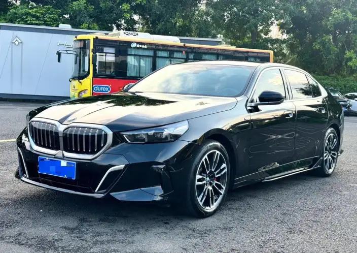 BMW 5 Series 2024 Model 530Li Leading Model M Sports Set – фото 10