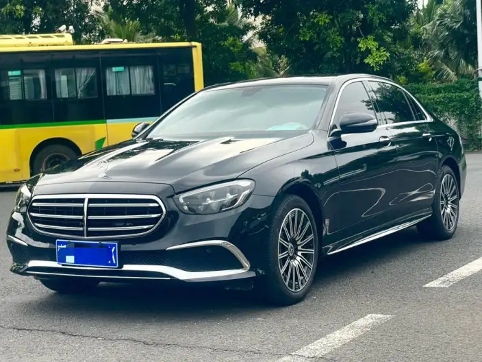 Mercedes-Benz E-Class 2022 Model Facelift E 260 L sedan – фото 1