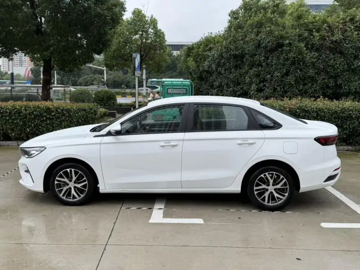 Geely Emgrand 2023 Model No. 4 Gen Champion Edition 1.5L Manual Luxury Model – фото 3