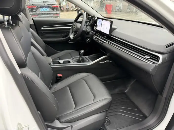 Geely Emgrand 2023 Model No. 4 Gen Champion Edition 1.5L Manual Luxury Model – фото 9