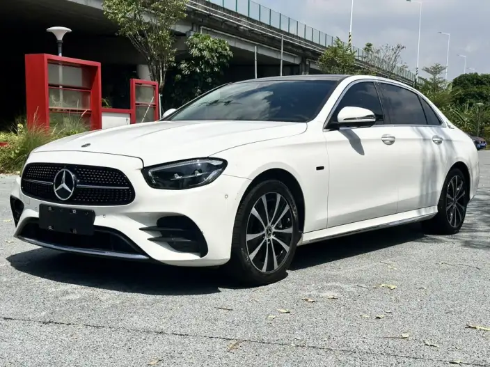 Mercedes-Benz E-Class PHEV 2021 Model E 350 e L Sports sedan – фото 1