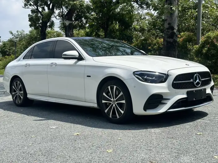 Mercedes-Benz E-Class PHEV 2021 Model E 350 e L Sports sedan – фото 3