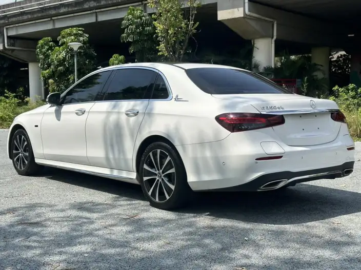 Mercedes-Benz E-Class PHEV 2021 Model E 350 e L Sports sedan – фото 4