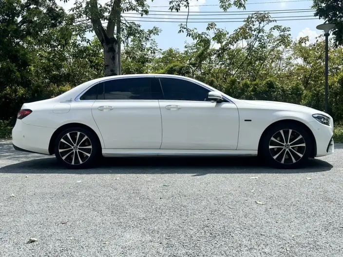 Mercedes-Benz E-Class PHEV 2021 Model E 350 e L Sports sedan – фото 7