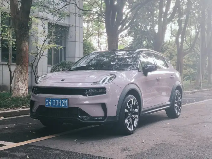 Lynk & Co 06 2023 Model Remix 1.5T Hero – фото 1