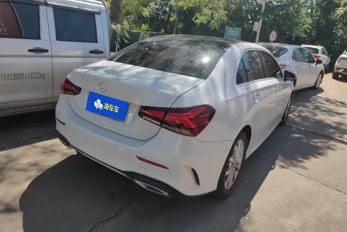Mercedes-Benz A-class 2020 Model A 200 L Sports sedan – фото 3