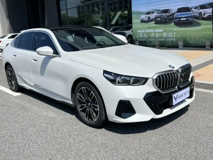 BMW 5 Series 2026 Model 525Li M Sports Set
