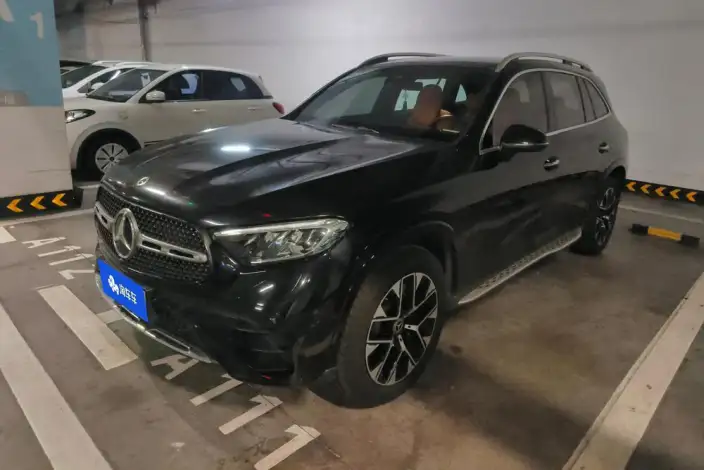 Mercedes-Benz GLC 2023 Model GLC 260 L 4MATIC Luxury Model 5 seat – фото 1