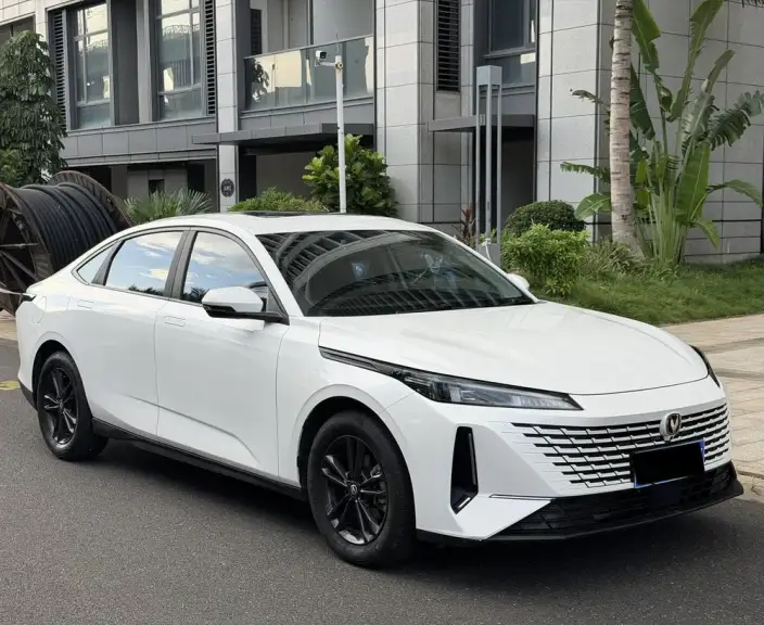 Changan Yida 2023 Model 1.5T GDI Automatic Noble Model – фото 3