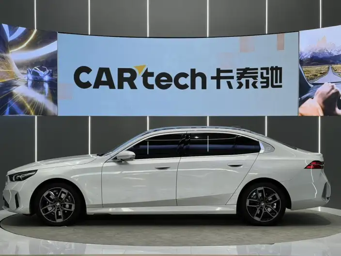 BMW 5 Series 2024 Model 530Li Leading Model Luxury Set – фото 4