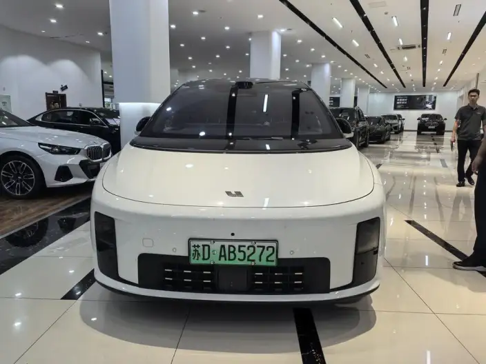 Li Auto i8 2025 Model Standard Edition – фото 2