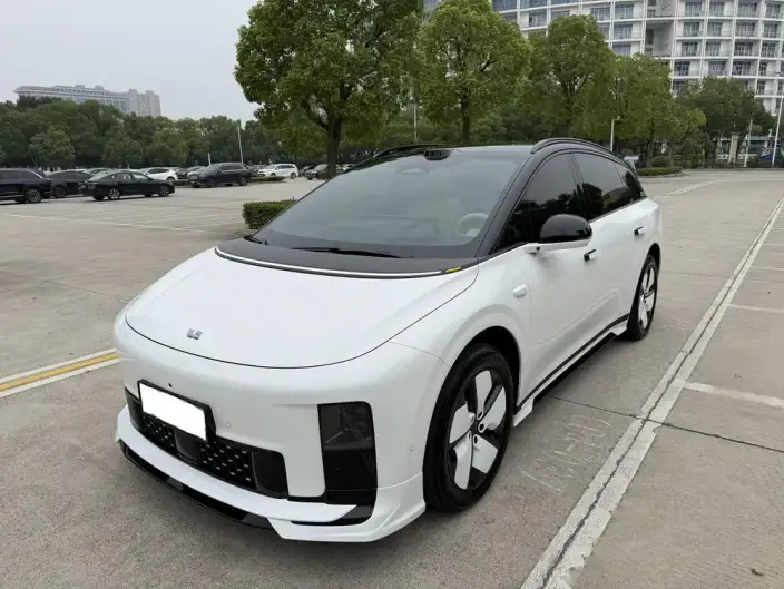 Li Auto i6 2025 Model 2WD Standard Edition – фото 1