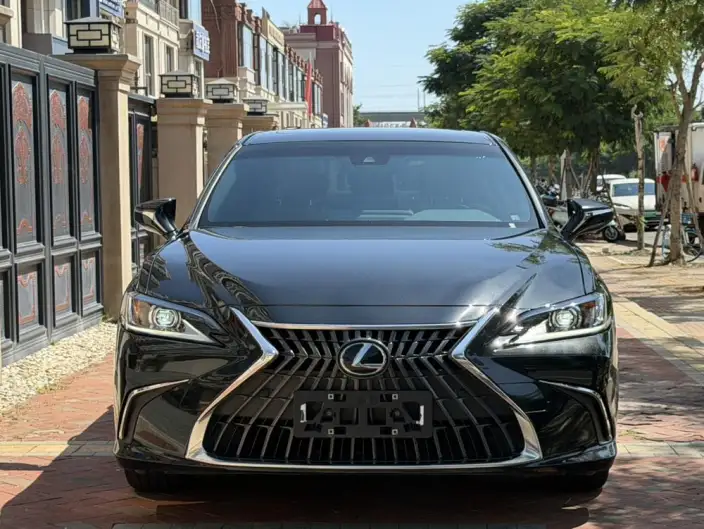 Lexus ES 2022 Model 200 Superior Edition – фото 2