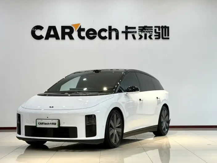 Li Auto i6 2025 Model 4WD Standard Edition – фото 1