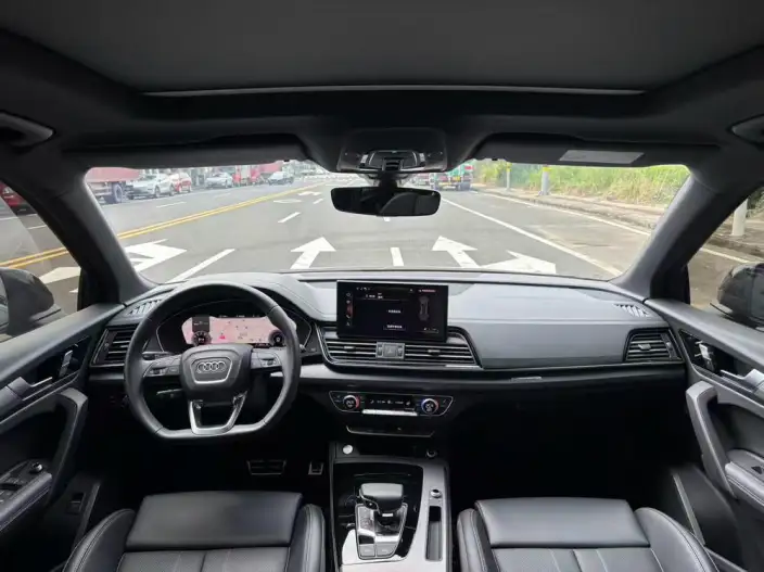 Audi Q5L 2025 Model quattro 45th Anniversary Collector Edition Edition 40TFSI Luxury Dynamic Model – фото 7