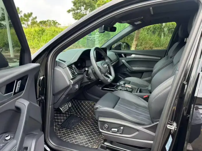 Audi Q5L 2025 Model quattro 45th Anniversary Collector Edition Edition 40TFSI Luxury Dynamic Model – фото 8