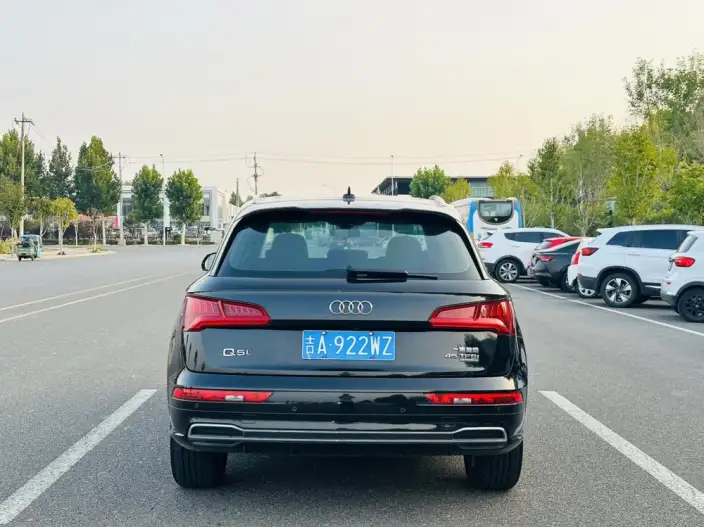 Audi Q5L 2020 Model 45 TFSI Exclusive Fashion Model – фото 5