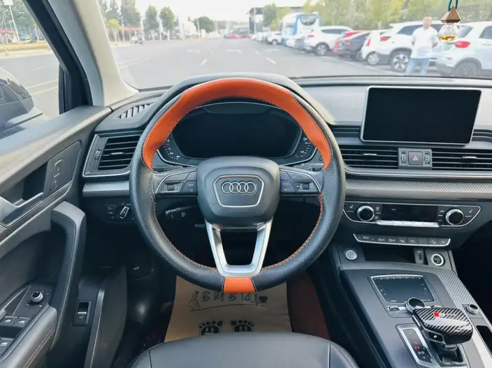 Audi Q5L 2020 Model 45 TFSI Exclusive Fashion Model – фото 8