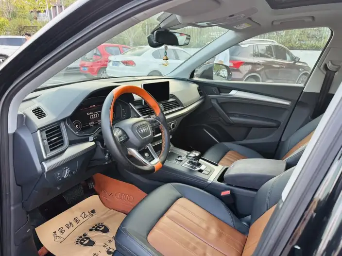 Audi Q5L 2020 Model 45 TFSI Exclusive Fashion Model – фото 9